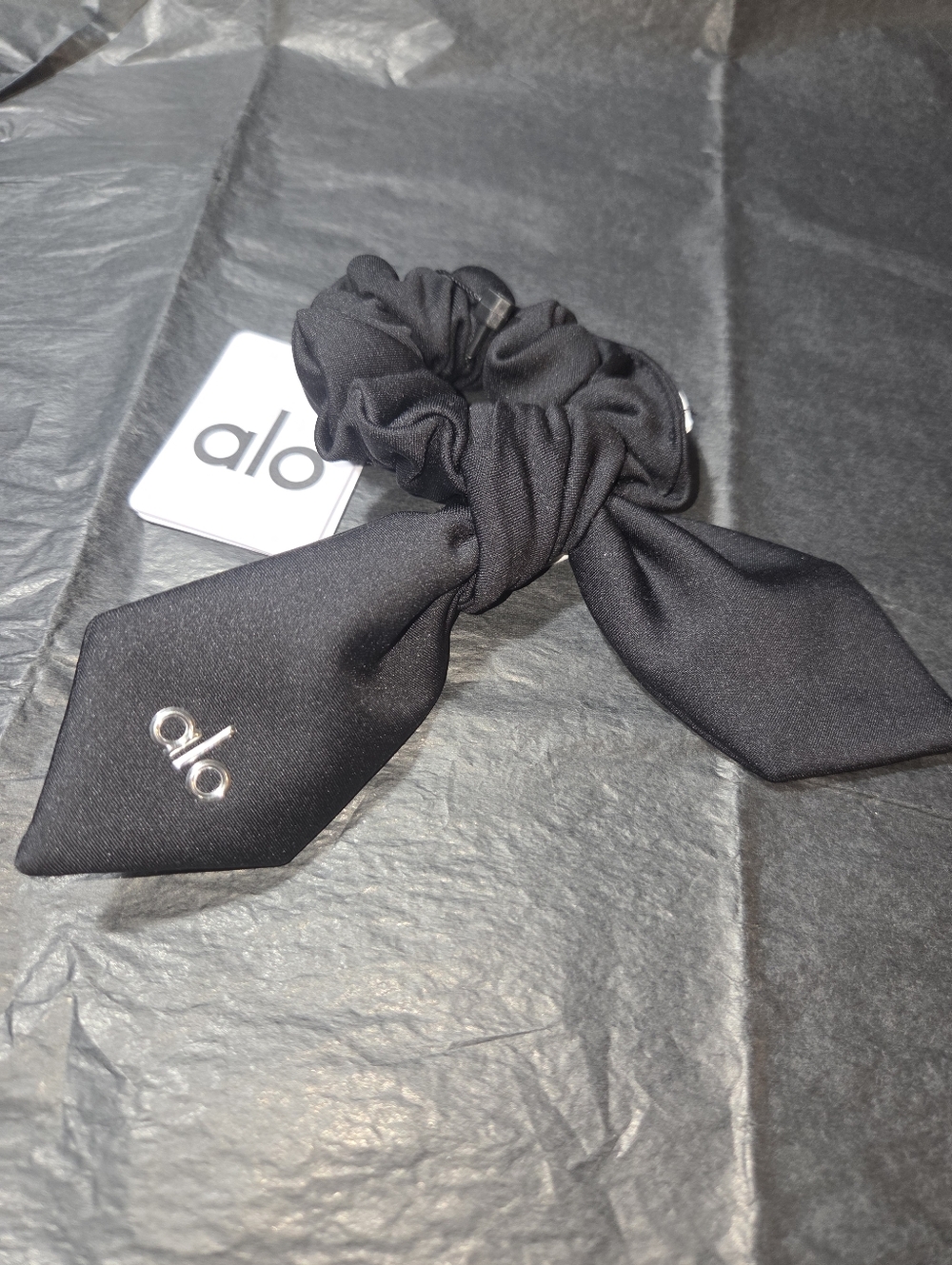 ALO Airlift Rhythm Scrunchie - Picture 3 of 3